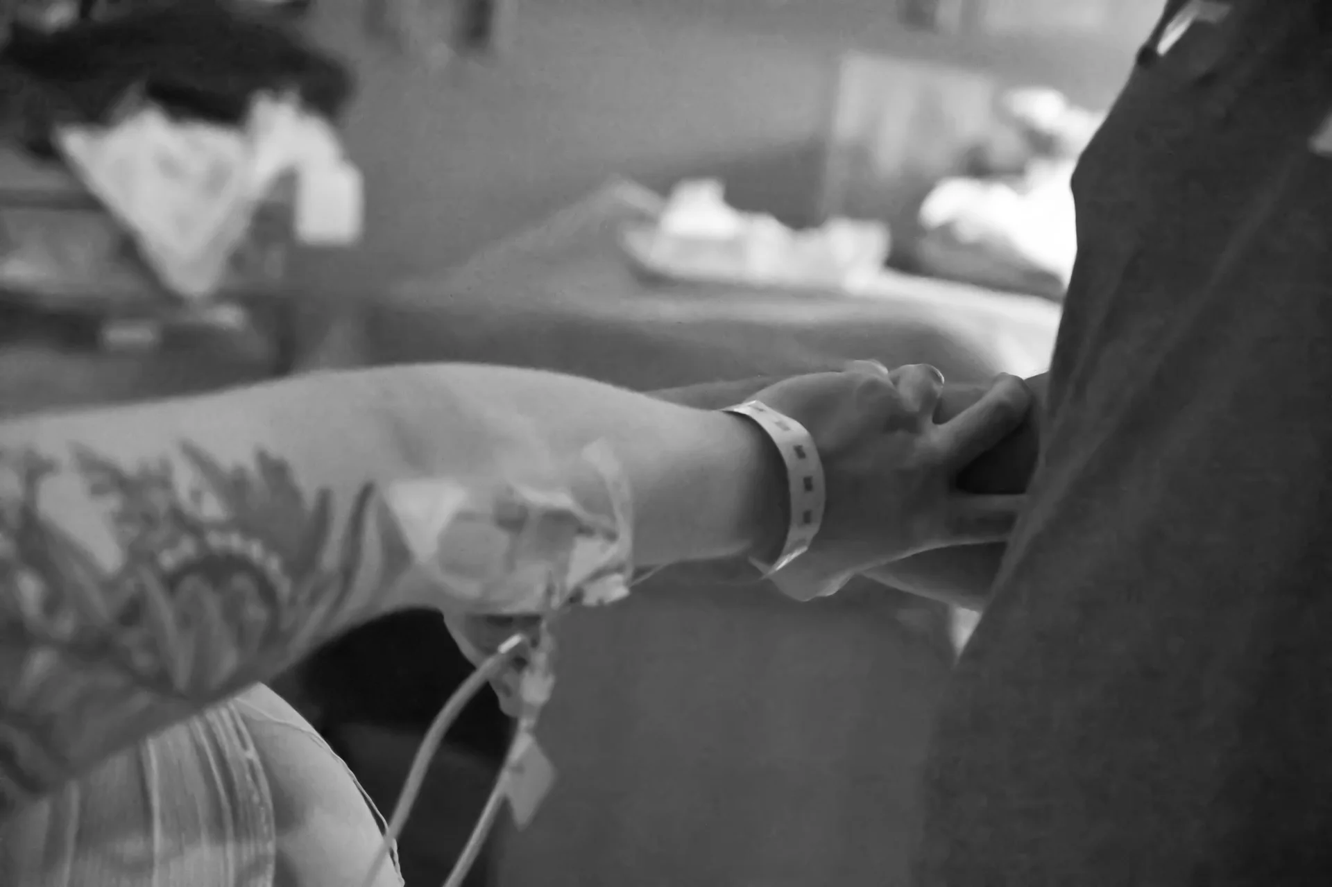 Birth photography — hands held during labor — Amy Minikus Photo + Film