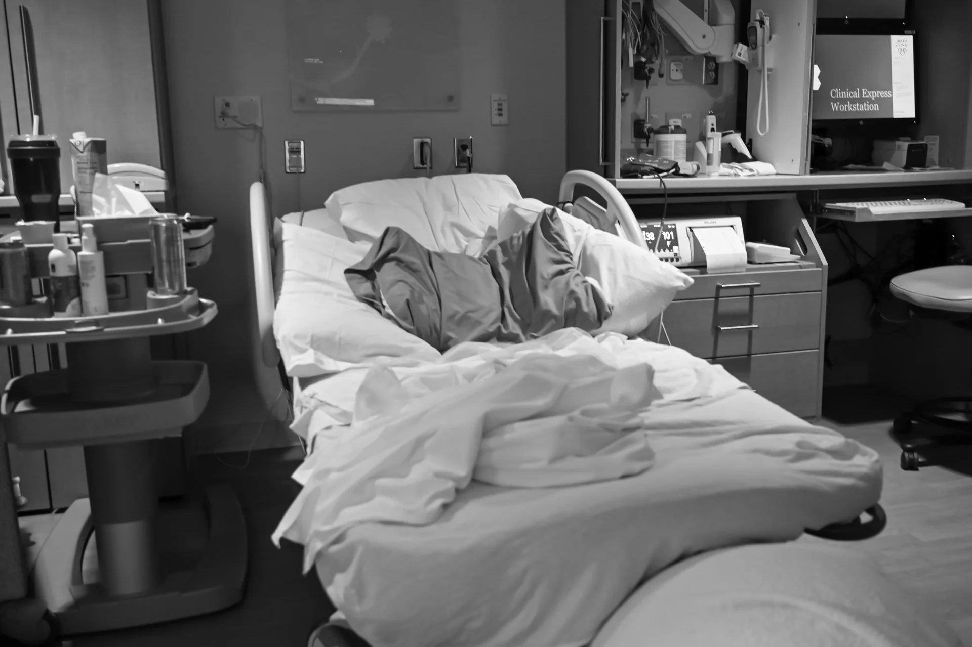 Birth photography — hospital room — Amy Minikus Photo + Film